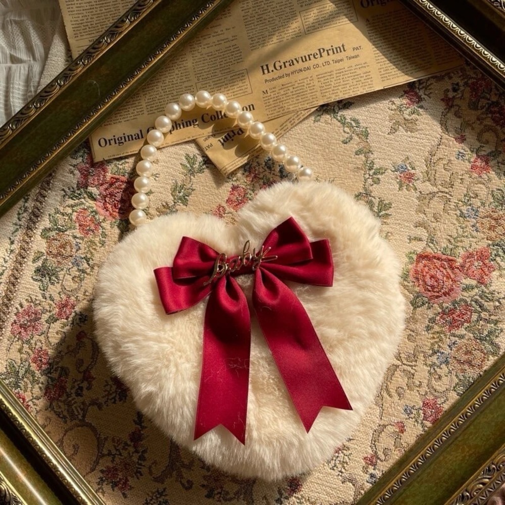 Red Fur Heart Shaped Purse - Picture 5 of 9